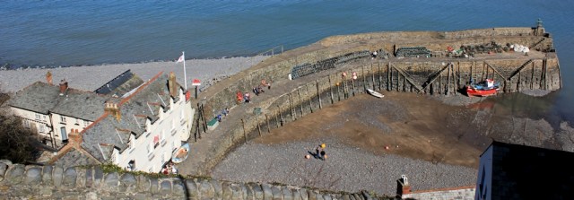  Red Lion, Clovelly, Ruth on her coastal walk
