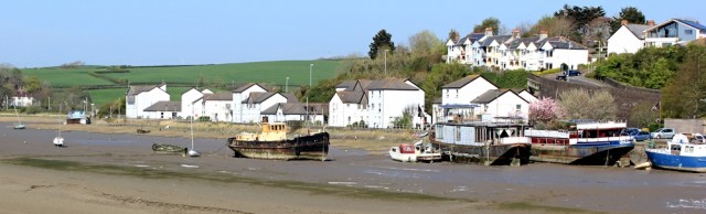 decrepid boats on east side of Torridge, Bideford, Ruth walking the coast