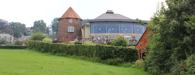 23 Windmill Pub, Portishead, Ruth's coast walking