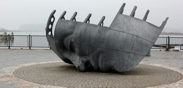 08 Merchant Seafarers War Memorial, Cardiff Bay, Ruth Livingstone