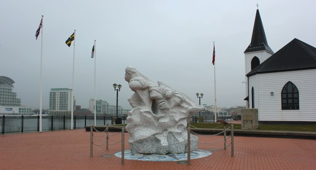 Captain Scott Memorial, in front of the Norweigan Church, photo by Ruth Livingstone, Cardiff