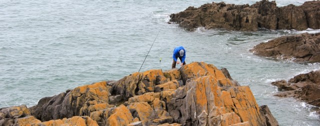 Fisherrman, near Horton, Ruth walking in Port-Eynon Bay