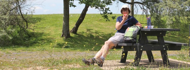 a05 Ruth eating lunch, Kidwelly Quay