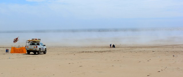 a19 weird shifting mist, beach at Pembrey, Ruth in Wales