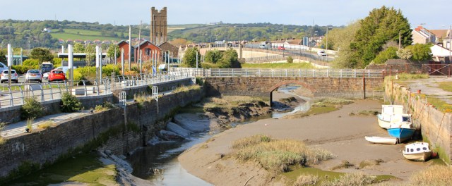 b16 Llanelli, Ruth walking the Welsh Coast