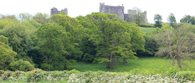01 Llansteffan Castle, Ruth Livingstone hiking in Wales