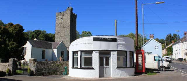 02 Llansteffan church and pound, Ruth in Wales