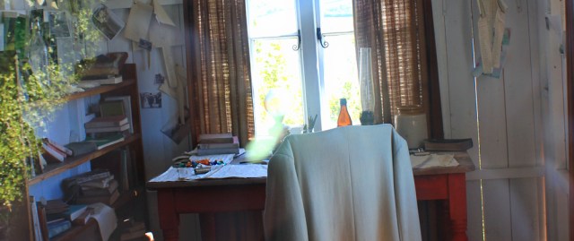 Dylan Thomas's writing shed, Ruth hiking through Laugharne