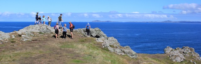 06 crowded rocks, Ruth hiking Marloes, Pembrokeshire