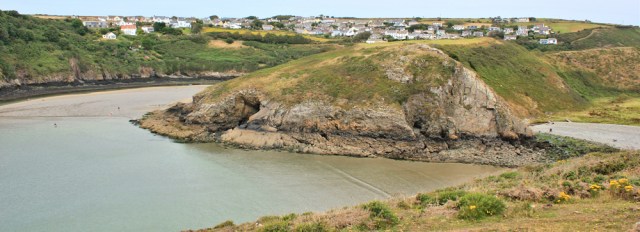 09 Solva, Ruth hiking in Pembrokeshire, St Brides Bay