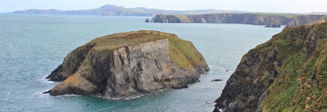 04 Ynys-Fach, Ruth walking the Pembrokeshire Coast Path