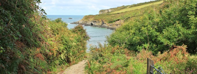 08 down to Aber Bach beach, Ruth walking to Dinas Island