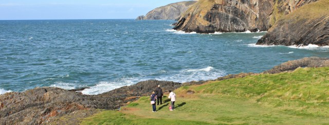 24 strollers, Ceibwr Bay, Moylgrove, Ruth's coastal hike in wales