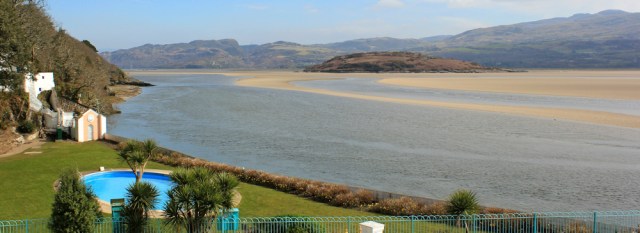09 view over Ynys Gifftan, Ruth in Portmeirion