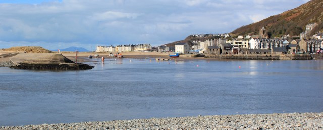 20 Barmouth over the river, Ruth in Wales