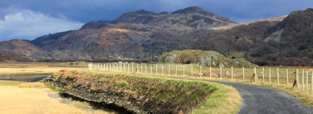 23 causeway towards Morfa Mawddach Station, Ruth walking to Barmouth
