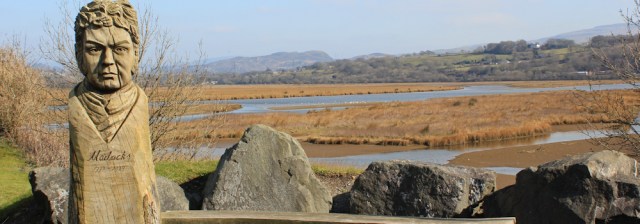 a10 statue of Madocks, Ruth in Porthmadog