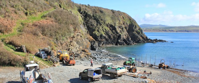 04 Porth Meudwy, Ruth walking the coast, Llyn Peninsula