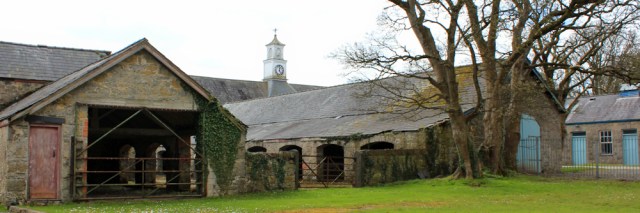 04 old buildings Park Menai, Ruth hiking near Bangor