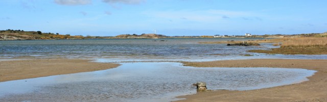 09 channel between Anglesey and Holy Island, Ruth hiking in Wales