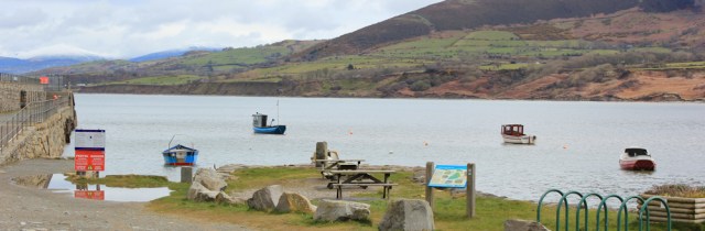 09 little harbour, Gwydir, Trefor, Ruth walking in the Llyn Peninsula