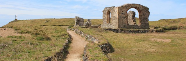 11 church of St. Dwynwen, Ruth hiking in Anglesey