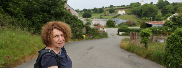 01 walking with Lynn, Ruth in Anglesey