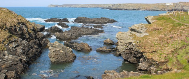 03 Ruth hiking on Anglesey, Trearddur