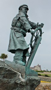 17a statue, Moelfre, Ruth Livingstone