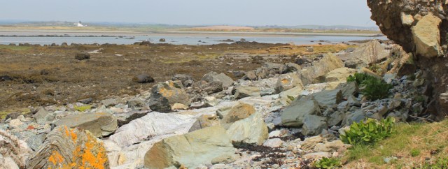 a05 Isle of Anglesey Coastal Path, Ruth hiking near Valley