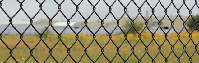 05 fencing, Ruth's coastal walk to Neston