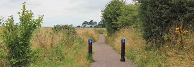 a07 walking to Little Neston, Ruth's coastal walk, Wirral