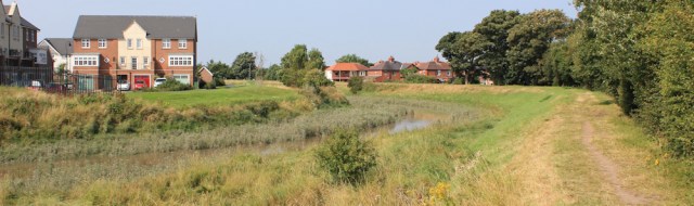 07-modern-housing-lytham-ruth-hiking-the-coastal-way