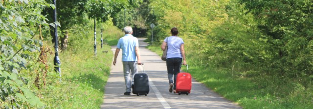 18-luggage-carriers-ruth-hiking-in-lancaster