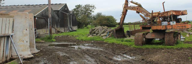 18-mucky-farmyard-ruth-hiking-the-lancashire-coastal-way