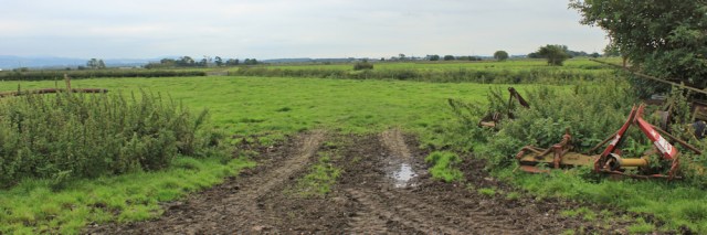 19-looking-for-the-lancahire-coastal-way-ruth-hiking-the-english-coast