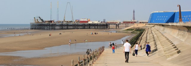 40-onwards-to-south-pier-ruths-coastal-walk-blackpool