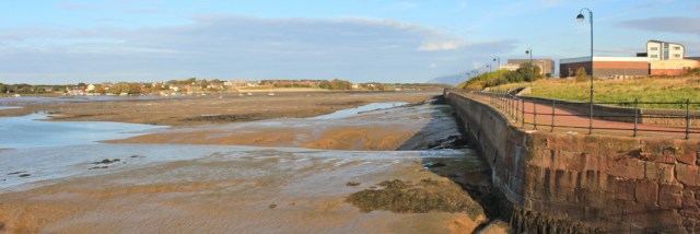 01-promenade-barrow-ruth-walking-the-english-coast