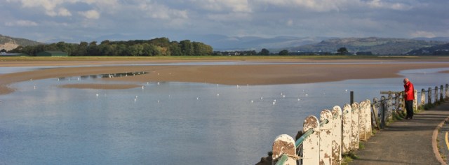 06-sandyside-ruth-walking-up-the-river-kent