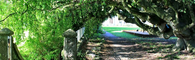 07-abbott-hall-kents-bank-ruth-walking-the-coast-of-england