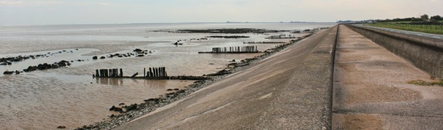 15-coast-road-to-barrow-ruth-walking-around-morecambe-bay