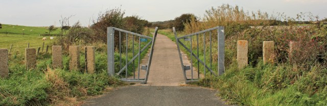 25-cycleway-to-barrow-in-furness-ruth-walking-from-rampside