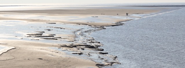 b13-fishermen-on-sands-morecambe-bay-ruth-walking-the-english-coast