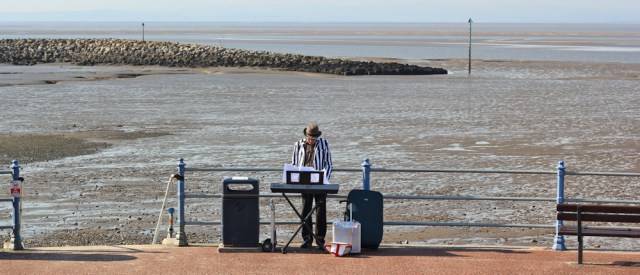 b17-busker-morecambe-bay-ruth-walking-the-english-coast