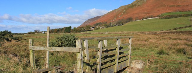 10-footpath-across-silecroft-beck-ruth-livingstone-hiking-in-cumbria