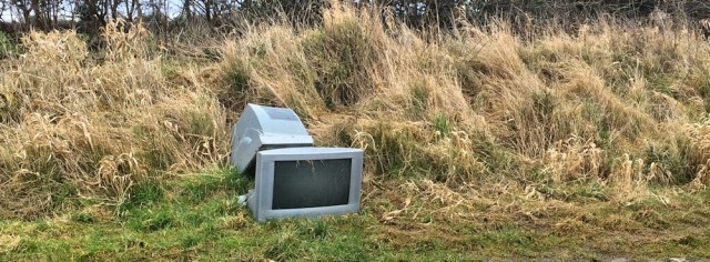 04-flytipping-ruths-coastal-walk-cumbria
