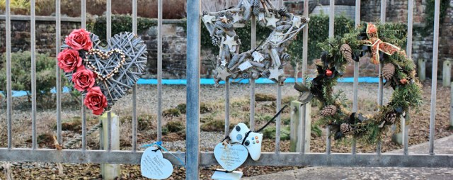 04-memorials-on-railings-ruth-livingstone-walking-the-english-coast-maryport-cumbria