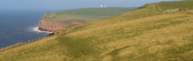 07-st-bees-lighthouse-ruth-hiking-in-cumbria