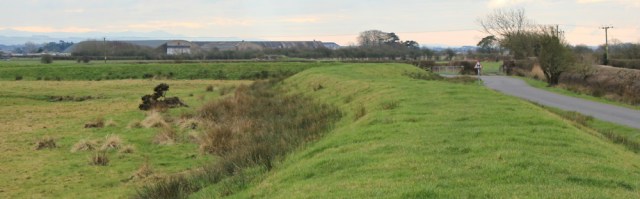 16-sea-dyke-from-skinburness-ruths-coastal-walk-around-britain-cumbria