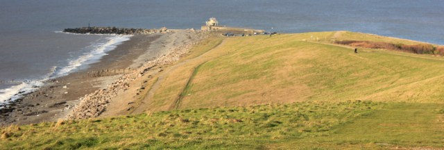 33-lighthouse-at-mouth-of-workington-harbour-ruths-coastal-walk-cumbria
